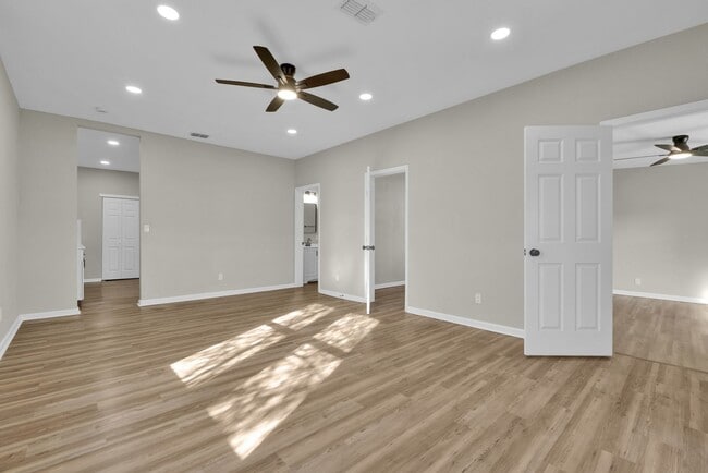 Building Photo - Updated Urban Retreat in the Heart of San Antonio