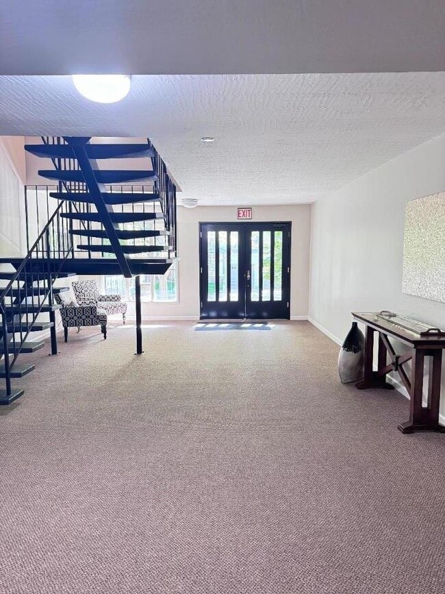 Building Photo - 101 2nd St