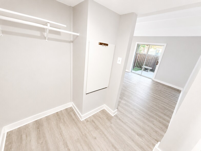 entry - 9725 E Harvard Ave