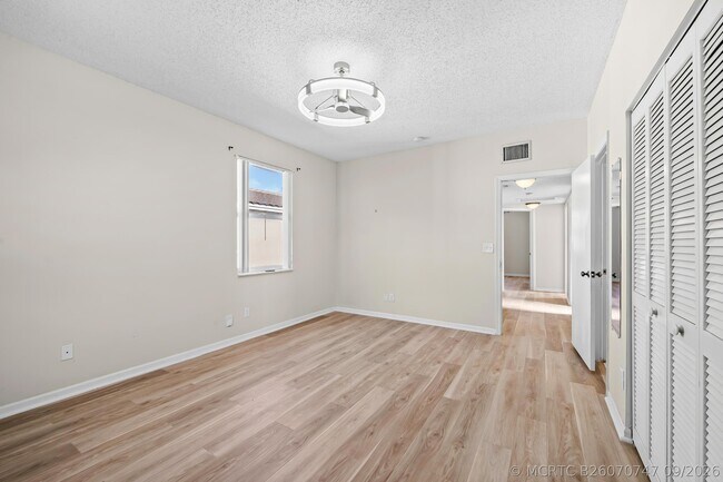 Building Photo - 10565 NW 57th Ct