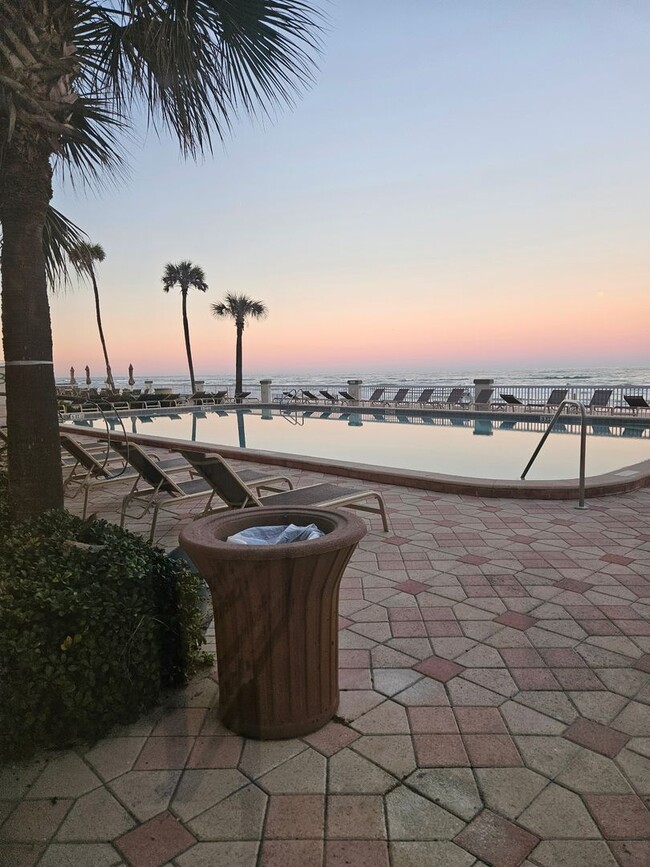 Building Photo - 1 BEDROOM 1 BATH CONDO