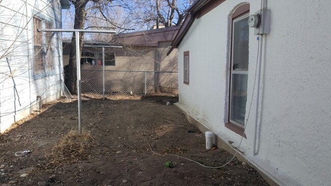 Building Photo - 2 bedroom 1 bath home