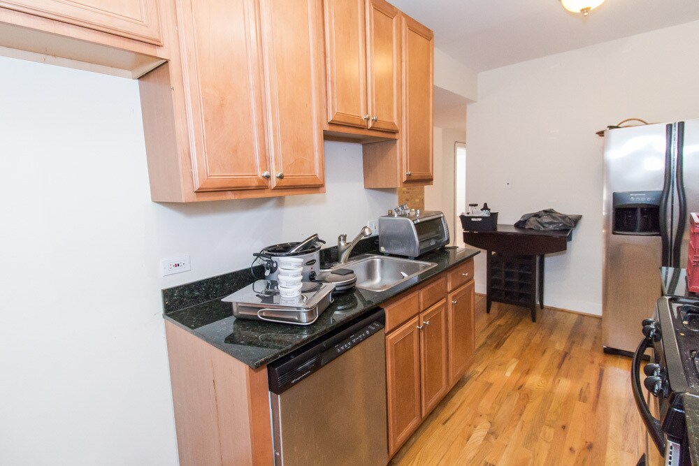 Building Photo - 927 W Sunnyside Ave