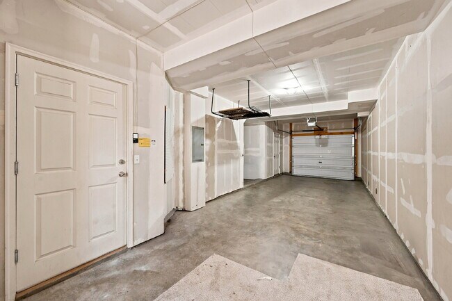 Building Photo - 2,640.95, 2 Bed, 2.5 Bath Townhome in Arvada with Central AC, and attached Garage!