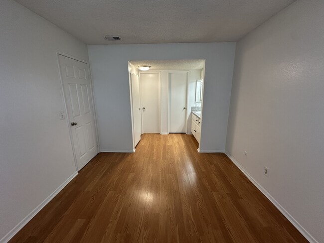 Building Photo - 3653 Oak Creek Dr