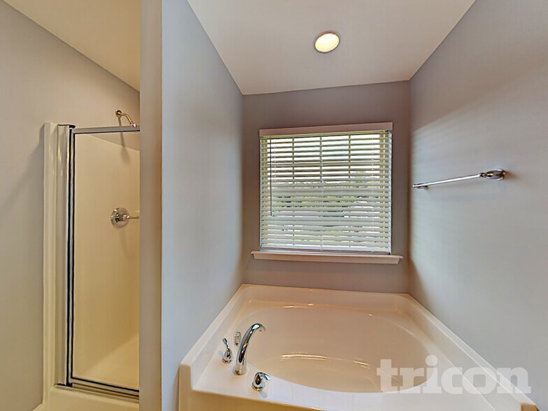 Building Photo - 163 Green Willow Dr