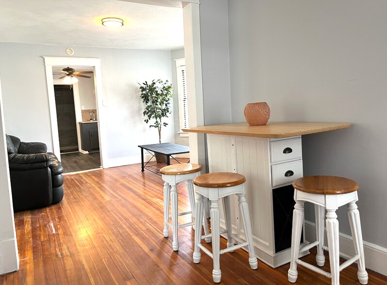 Building Photo - 113 Crestmont Rd