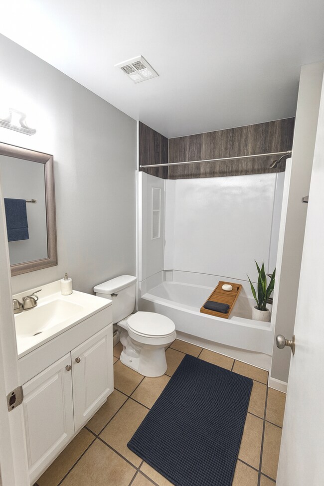 Building Photo - 1 Bedroom 1 Bath located in Charming North...