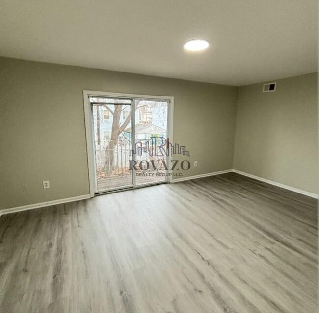 Building Photo - 297 Avon Ave