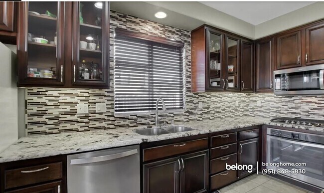 Building Photo - 28560 Sunridge Ct