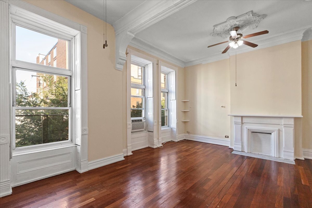 Building Photo - 229 S Racine Ave