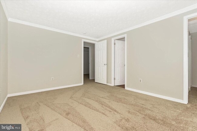 Building Photo - 207 Contour Rd