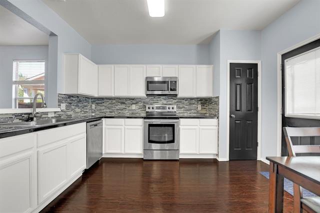 Building Photo - 909 Carlton Rd