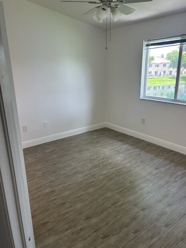 Building Photo - 2650 SE 12th Pl