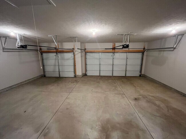 Building Photo - Beautiful Nearly New 3 Bed Home In Willard School District