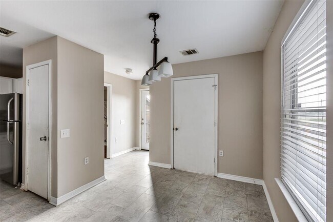Building Photo - 11812 Lima Dr