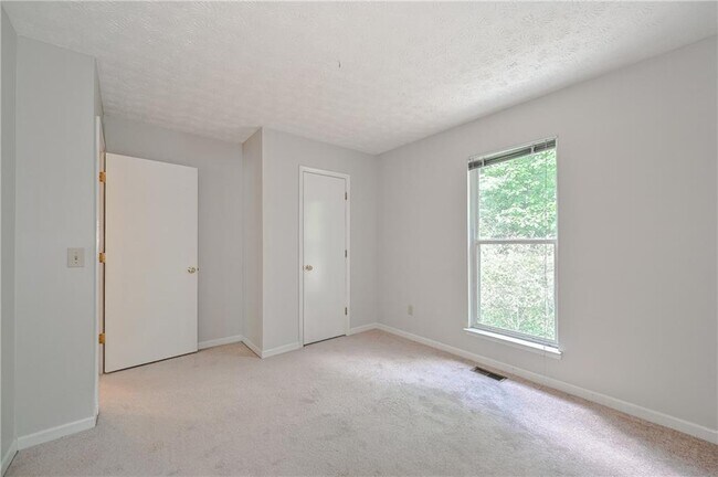 Building Photo - 3991 E Meadow Dr
