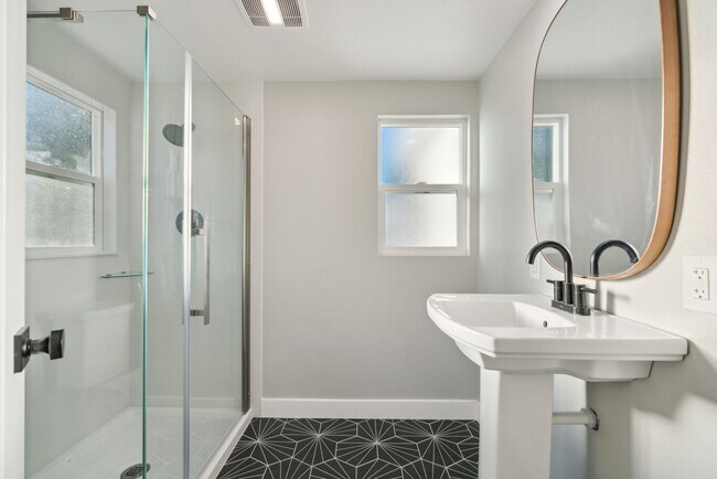 Building Photo - Classicly Charming Remodeled Garden Tract ...