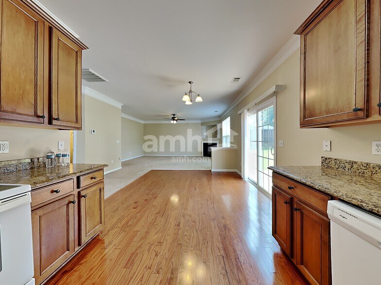 Building Photo - 11 Knoll Ridge Dr