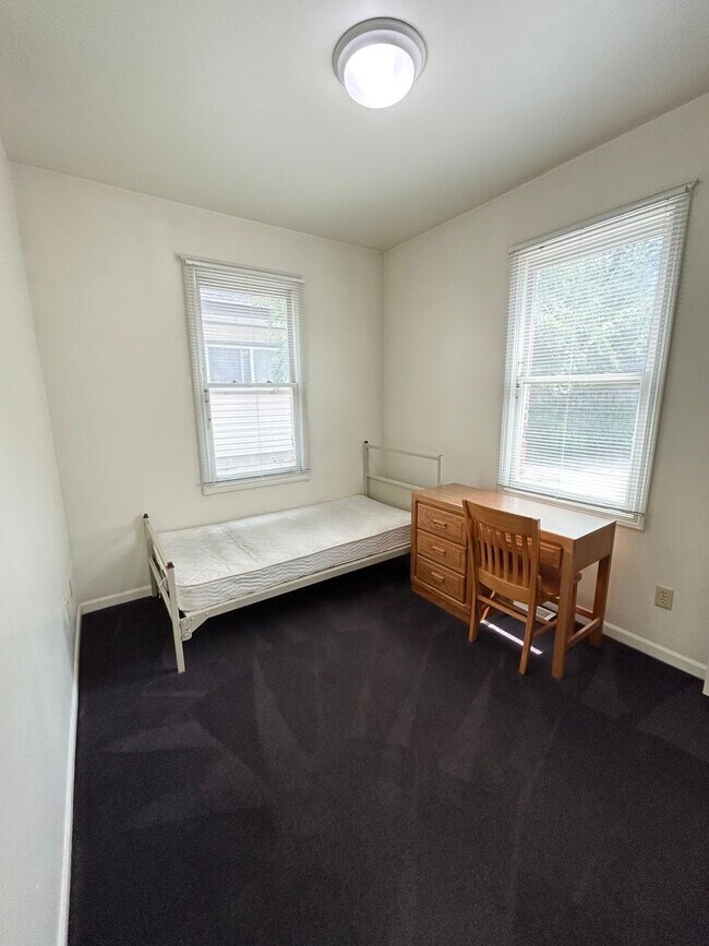 Building Photo - 1348 Wilmot Ct