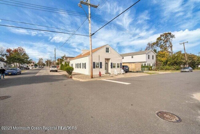 Building Photo - 416 Monmouth Ave