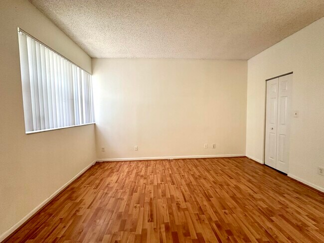 Building Photo - 720 Cypress Ln