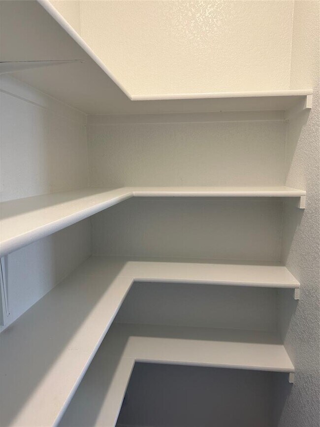 Building Photo - 253 Redonda Dr