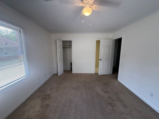 Building Photo - 1110 Chandler Dr