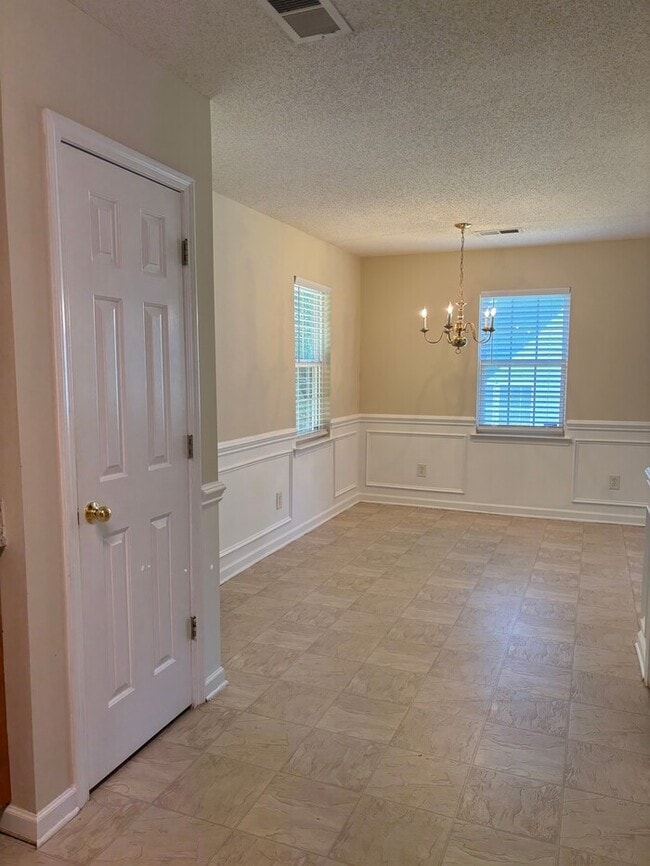 Building Photo - Spacious 3 bedrooms 2 ½ bath home in Rolli...