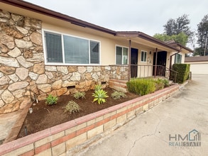Building Photo - Homes Management - 2 Bed, 1.5 Bath Duplex ...