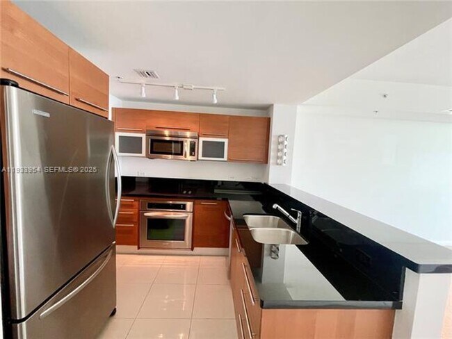 Building Photo - 253 NE 2nd St