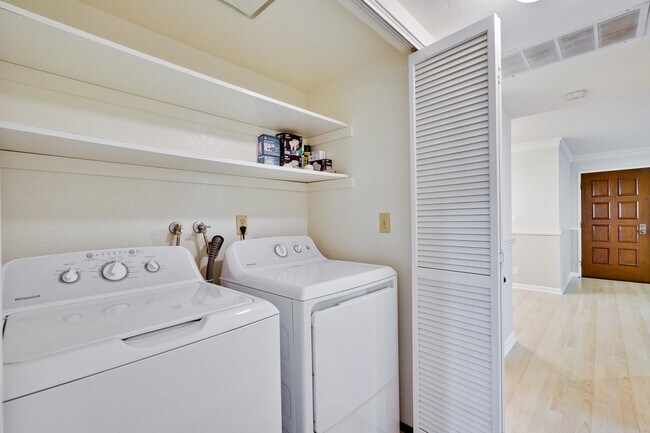 Building Photo - 2/2 Downstairs Condo in a Great Location Nestled Behind EBAY in The Hamilton Corners Community