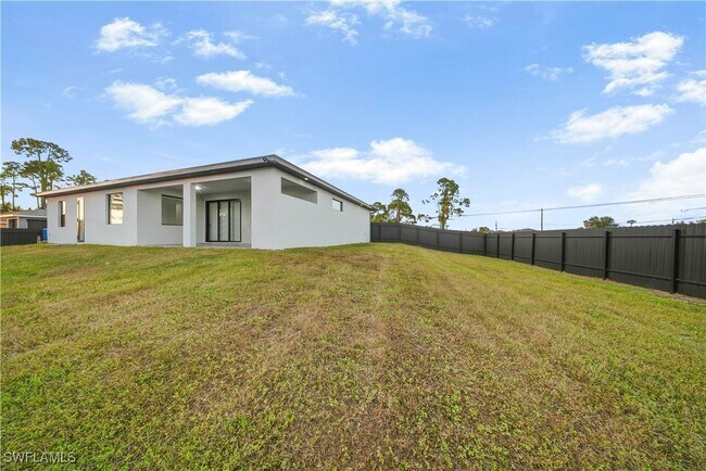 Building Photo - 1124 NE 35th Ln