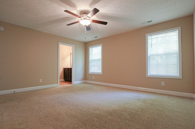 Building Photo - Pet Friendly Ranch!