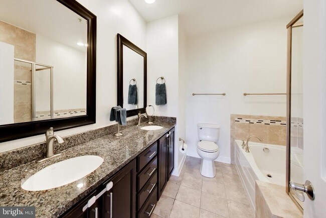 Building Photo - 4550 Longfellow St