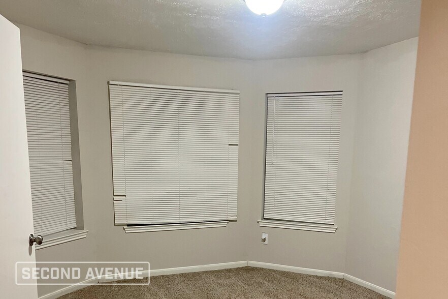 Building Photo - 4615 S Ridgewalk Dr