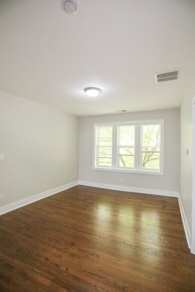 Building Photo - 2709 N Kilpatrick Ave