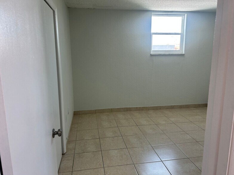 Building Photo - 2036 NE 18th St