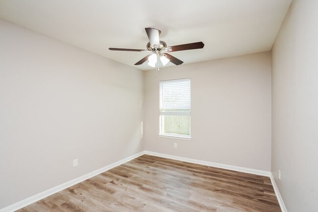 Building Photo - 27049 Leonardo Dr