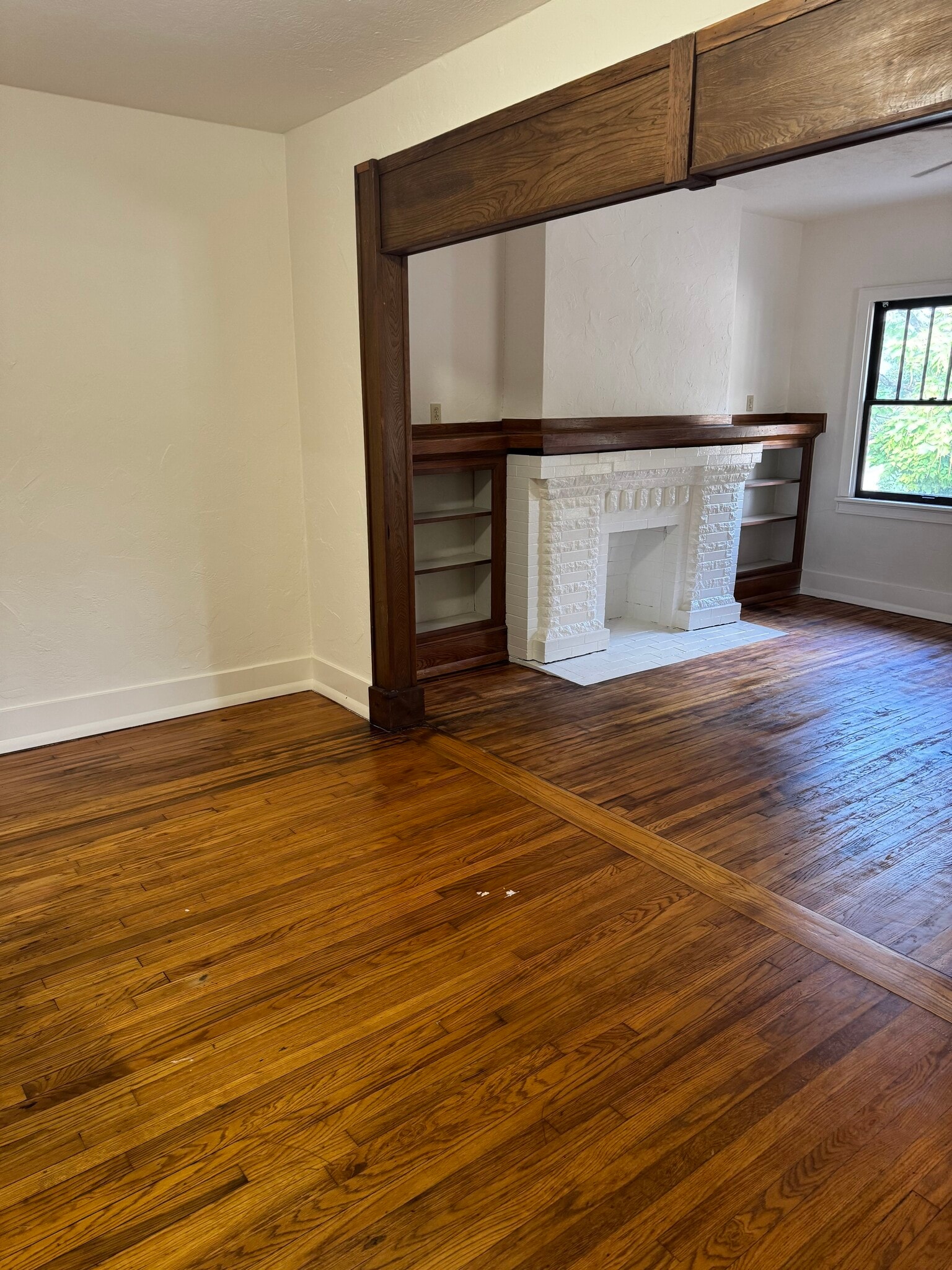 Building Photo - 2601 N Robinson Ave