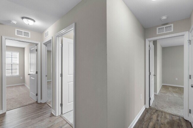 Building Photo - 426 Eisenhower Dr