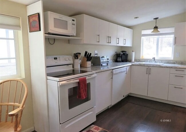 Building Photo - 35101 Barbara Lee Dr