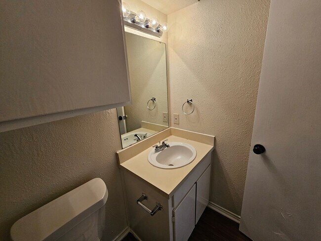 Building Photo - 3125 Tudor Ln