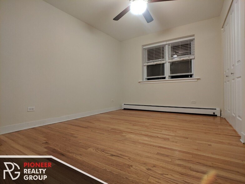 Building Photo - 630 W Wrightwood Ave