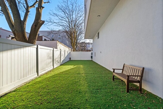 Building Photo - 433 62nd St