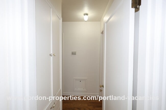 Building Photo - SE 57th Ave - 5 bedroom home with fireplac...