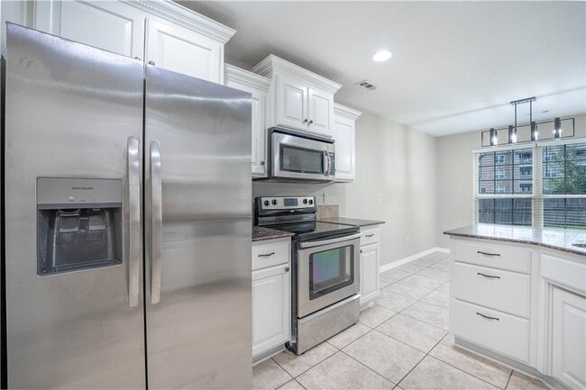 Building Photo - 1536 N Oakhaven Pl