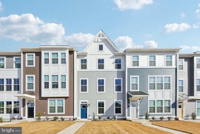 Building Photo - 8816 Selby Ct