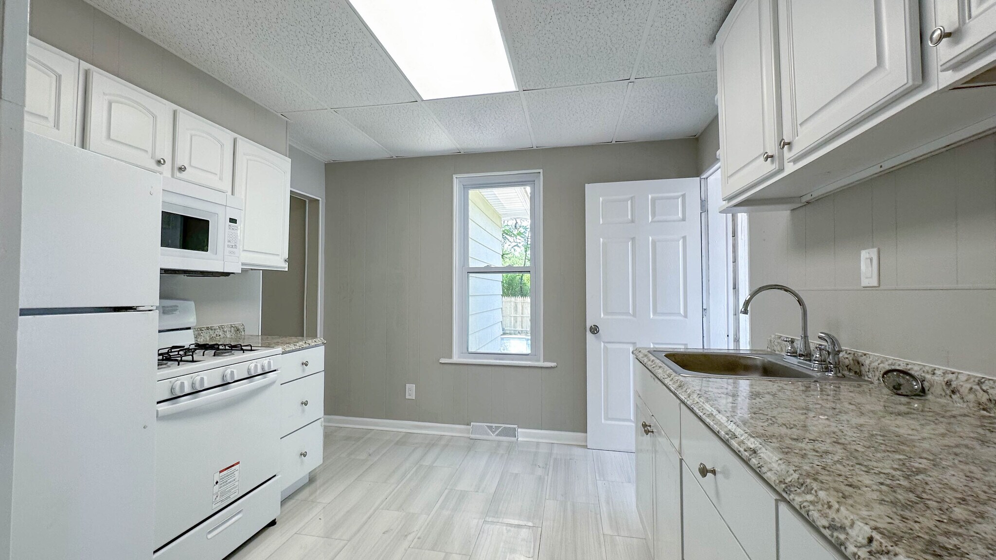 Building Photo - 808 E Main St