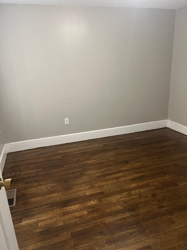 Building Photo - 14 Poplar Rd